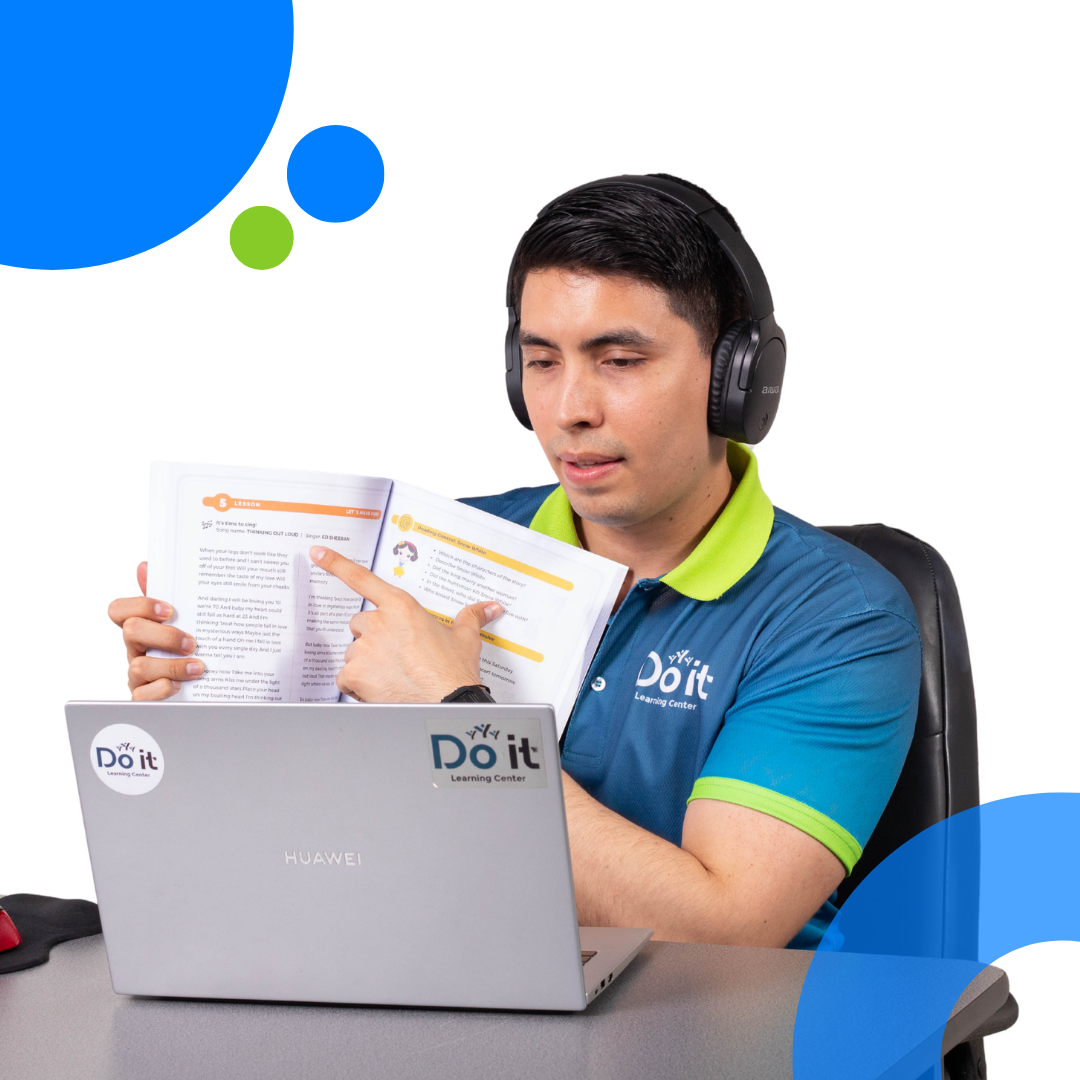 Docente de Do It impartiendo inglés virtual